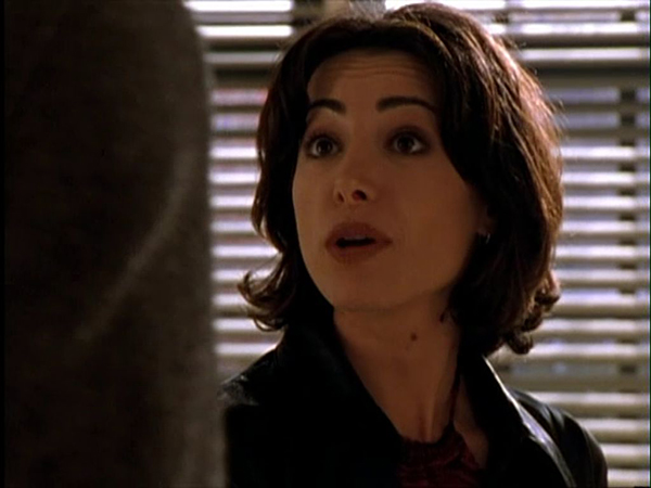 Jenny Calendar talks to Giles.