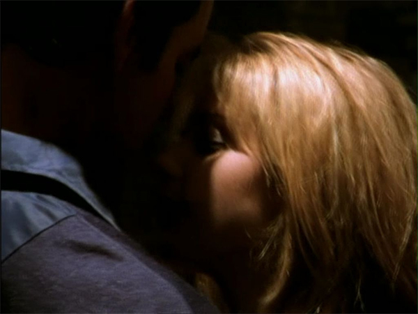 Buffy dances close to Xander in the Bronze.